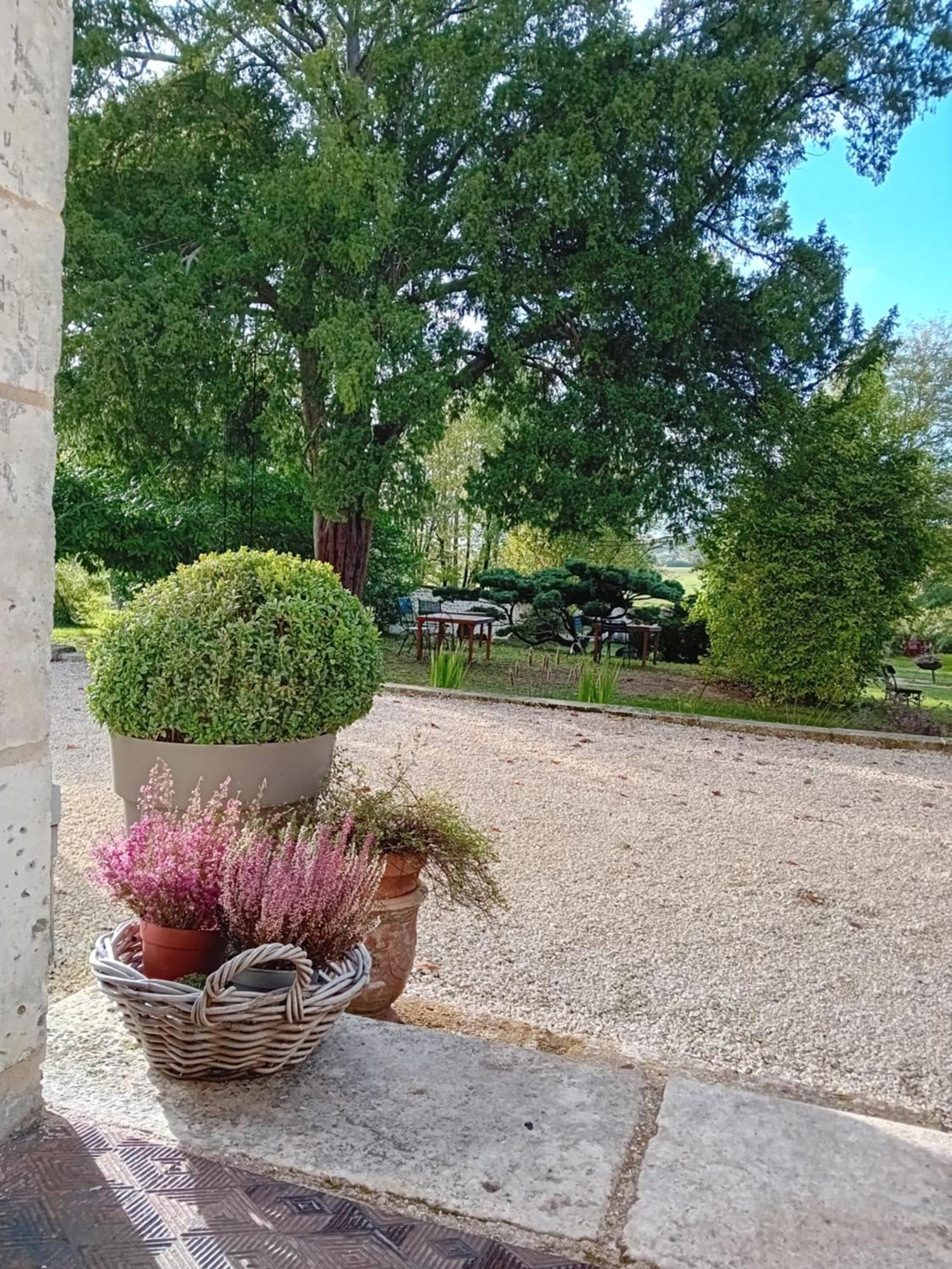 Maison Blanche Cherval Екстериор снимка